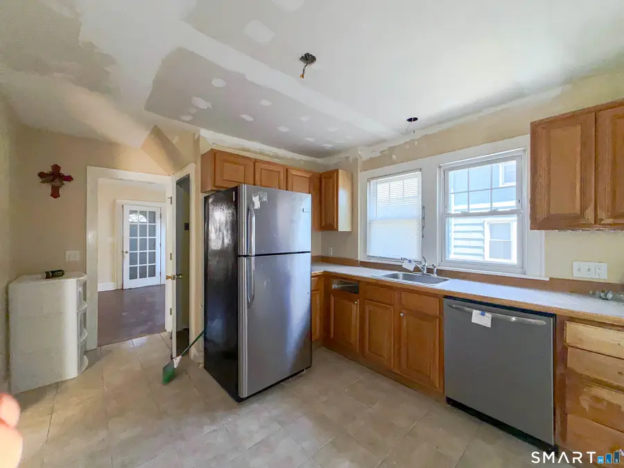 45 Queens Avenue, Stratford, CT 06614 - #2