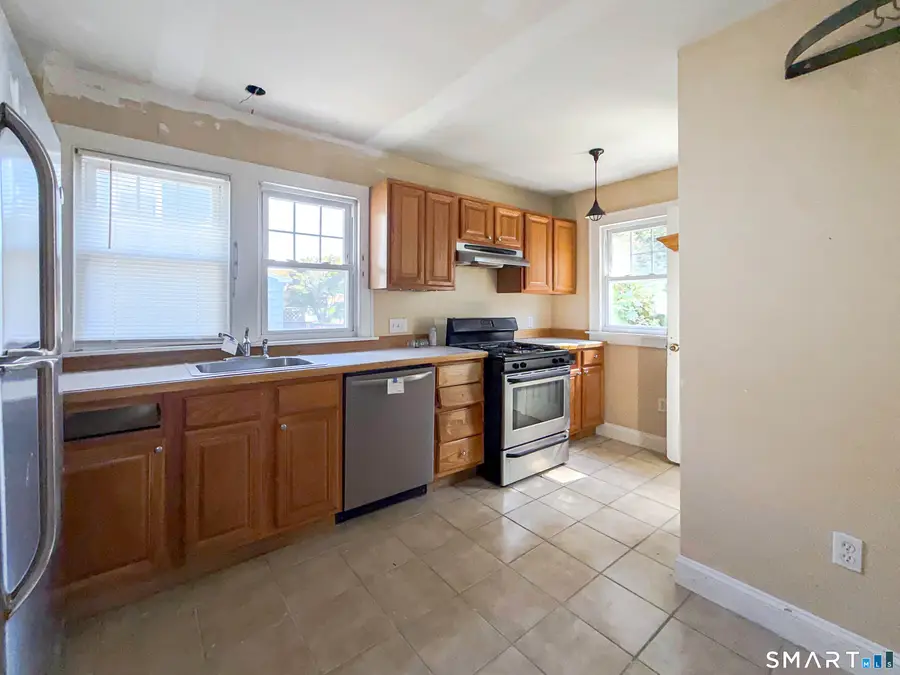 45 Queens Avenue, Stratford, CT 06614 - #3