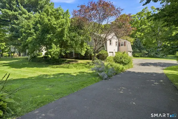 4 Apple Tree Lane, Farmington, CT 06032