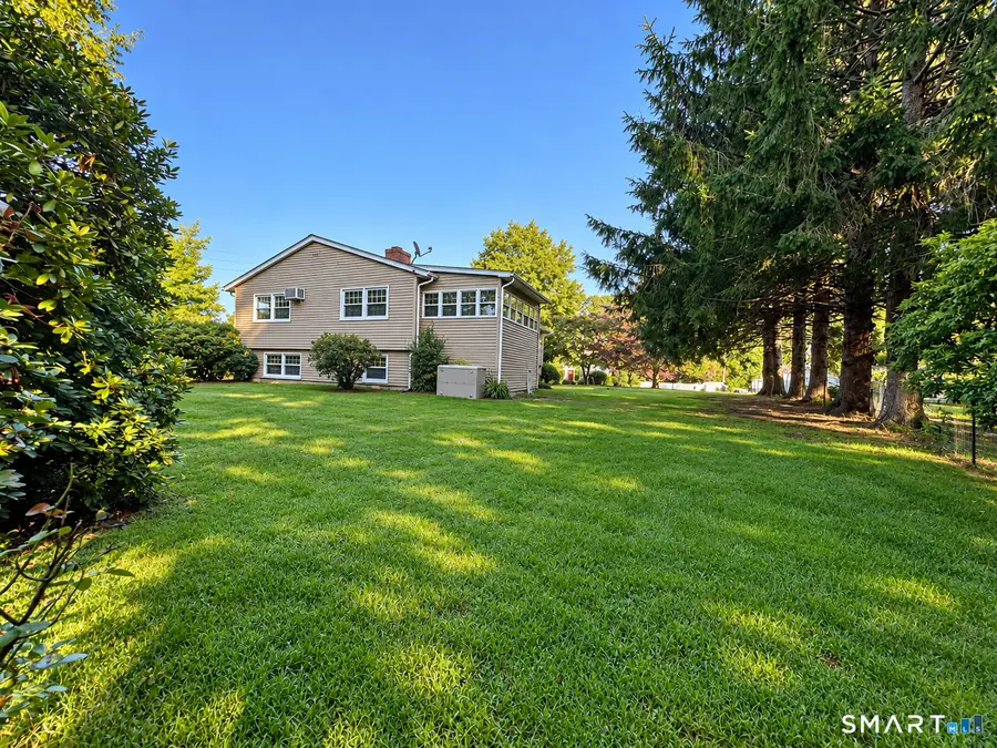 18 Overlook Road, Gales Ferry, CT 06335 - #3