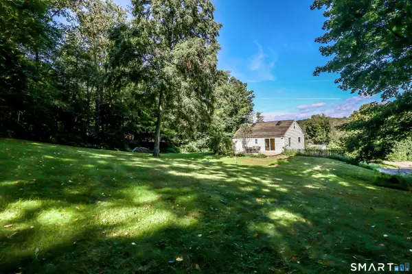 7 Parmalee Park Place, Newtown, CT 06470