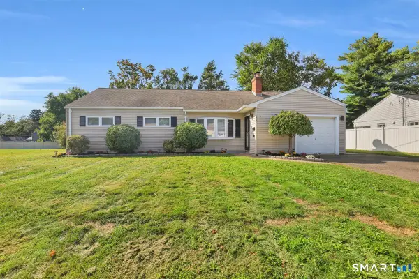 22 Elizabeth Drive, Manchester, CT 06042