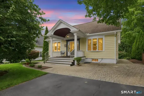 40 Stonehouse Road, Trumbull, CT 06611