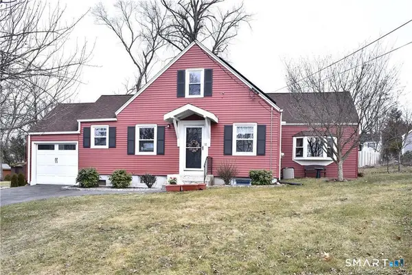 32 Barton Circle, North Haven, CT 06473