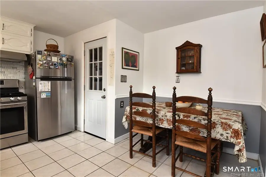 32 Barton Circle, North Haven, CT 06473 - #3