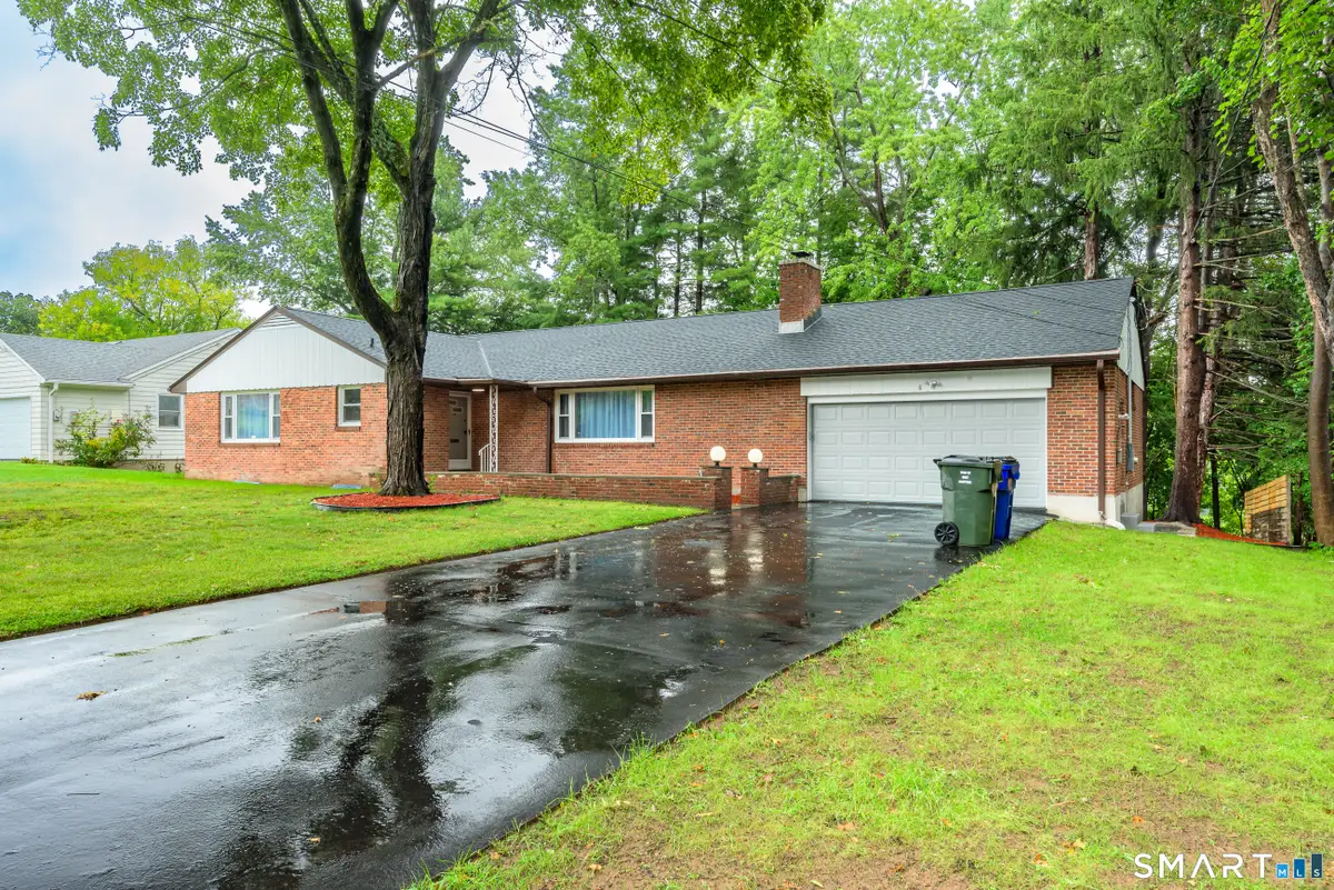 8 Lincoln Avenue, West Hartford, CT 06117 - #1