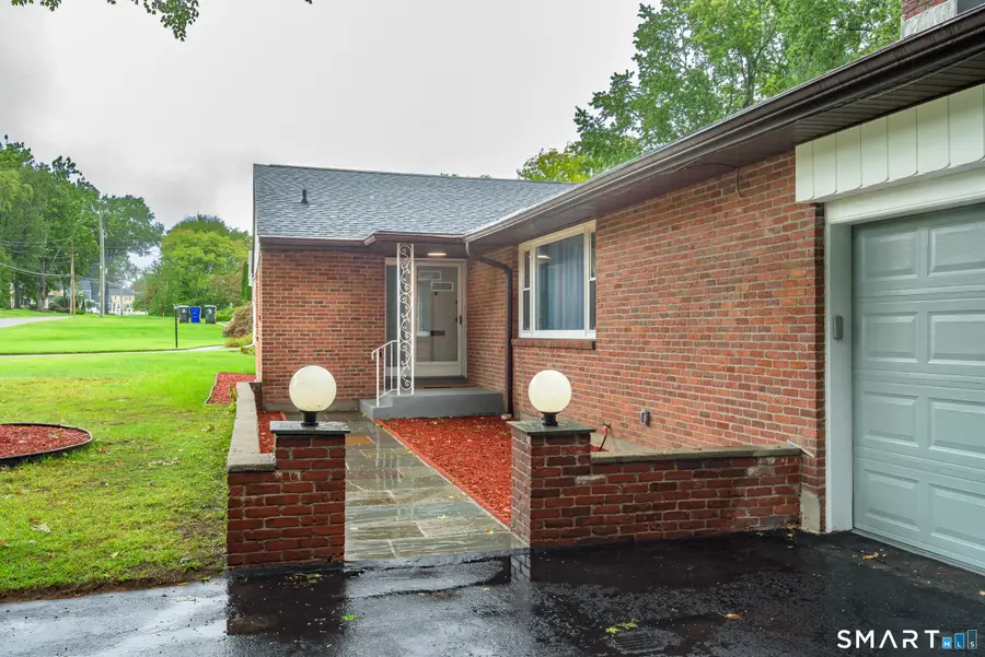 8 Lincoln Avenue, West Hartford, CT 06117 - #3