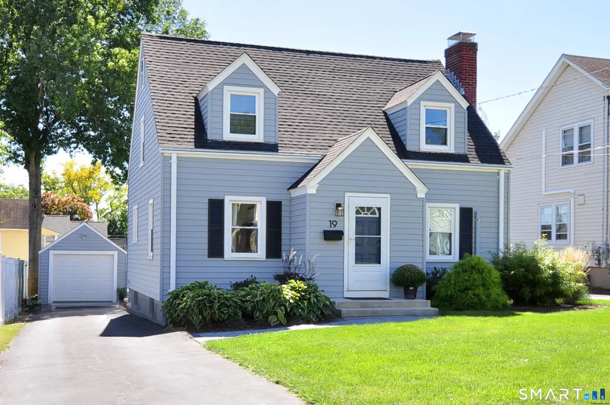 19 Fennbrook Road, West Hartford, CT 06119 - #1