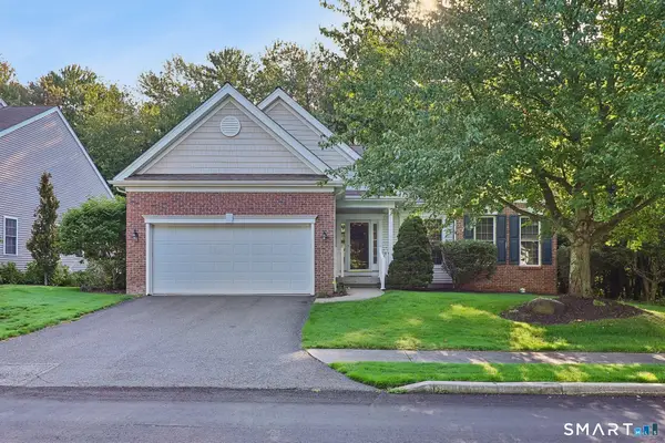 155 Country Club Drive #155, Oxford, CT 06478