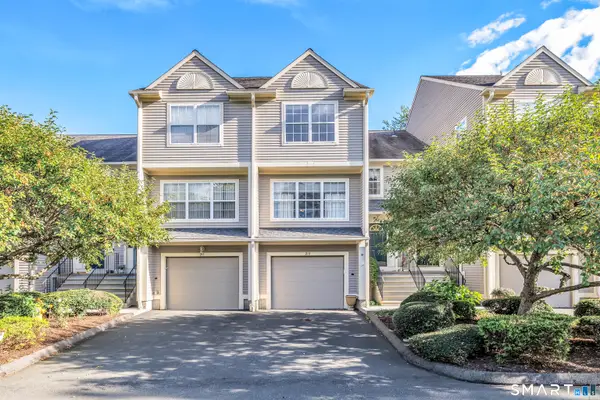 213 Algonquin Trail #213, Trumbull, CT 06611