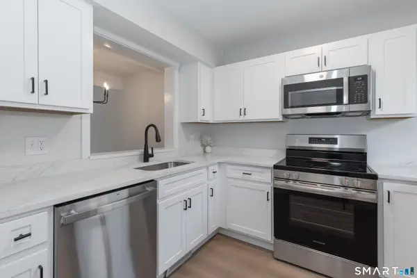 47 Woods Way #47, Woodbury, CT 06798
