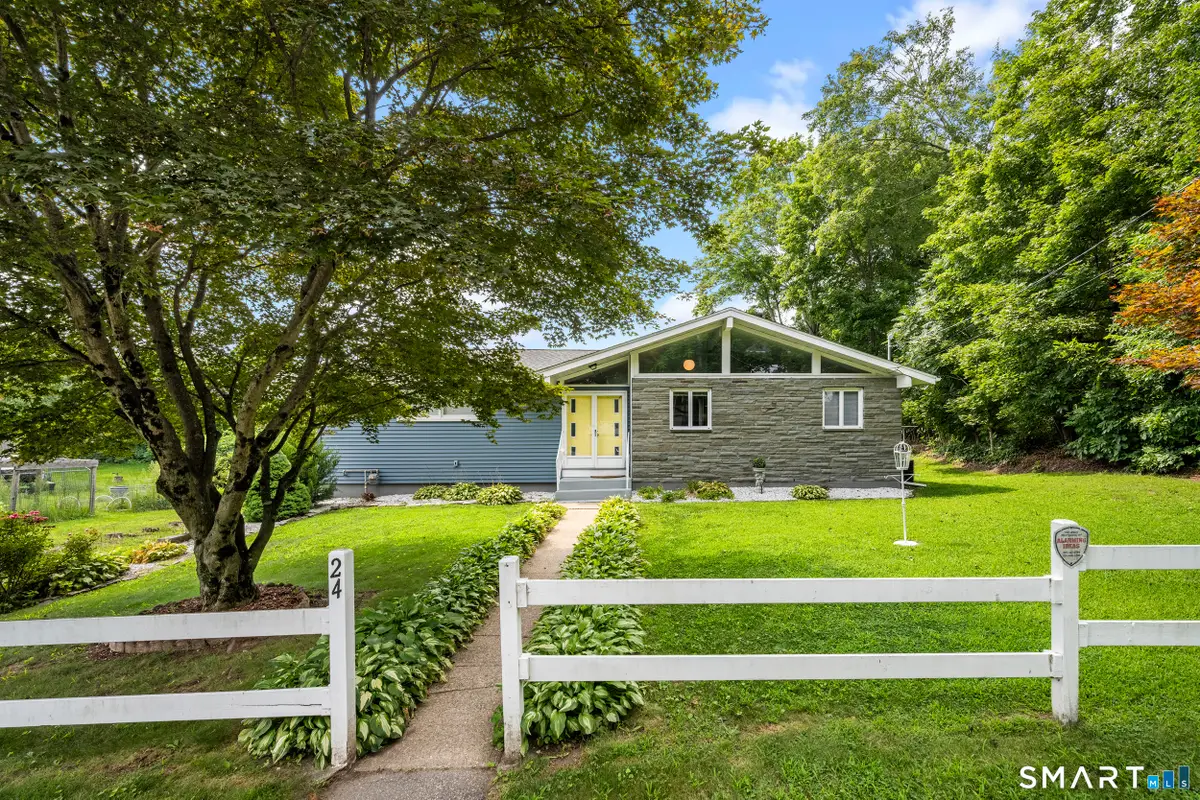 24 Carpenter Street, Norwich, CT 06360 - #1