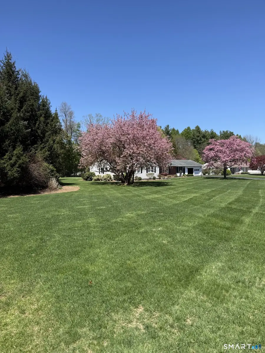 8 Applewood Drive, Cheshire, CT 06410 - #2