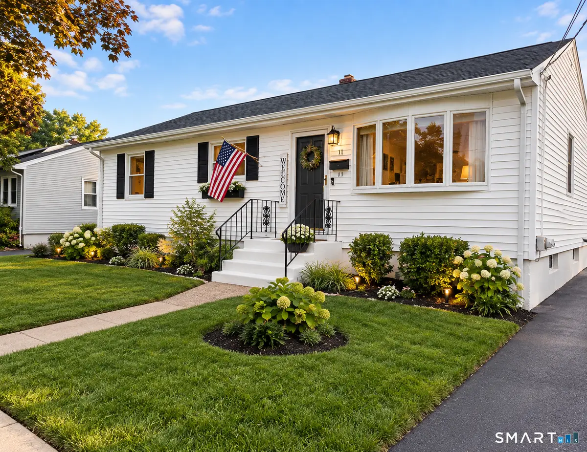 11 Laura Lane, New Haven, CT 06513 - #1