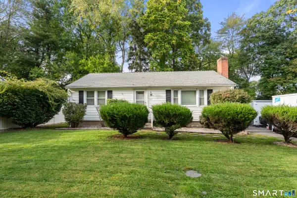 22 Brookdale Avenue, Bloomfield, CT 06002