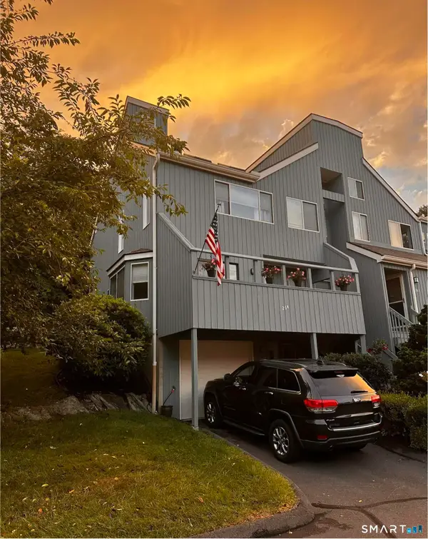 264 Sunwood Drive #264, Shelton, CT 06484