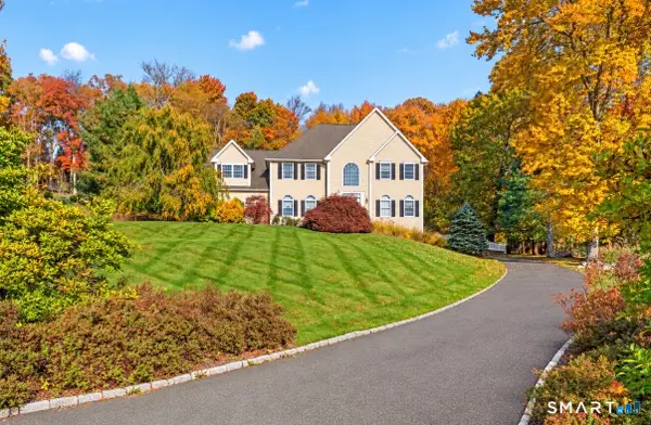 15 Wedgewood Court, Newtown, CT 06470