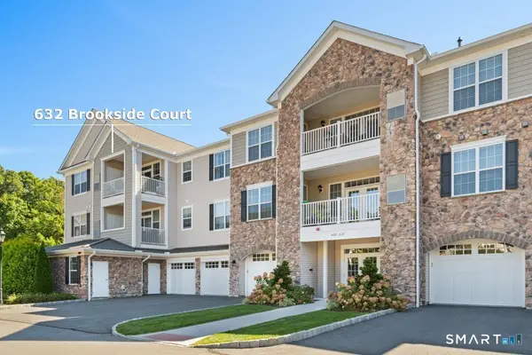 632 Brookside Court #632, Newtown, CT 06470