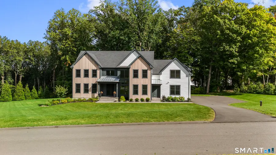 8 Holly Lane, Newtown, CT 06470 - #2