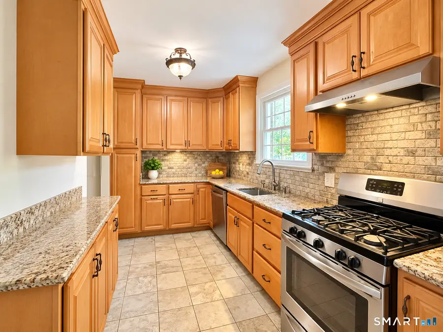 406 Lakeside Drive, Bridgeport, CT 06606 - #3
