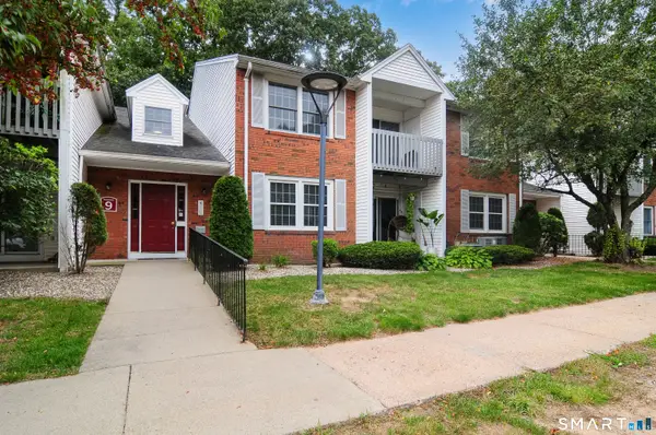 9 Concorde Way #B2, Windsor Locks, CT 06096