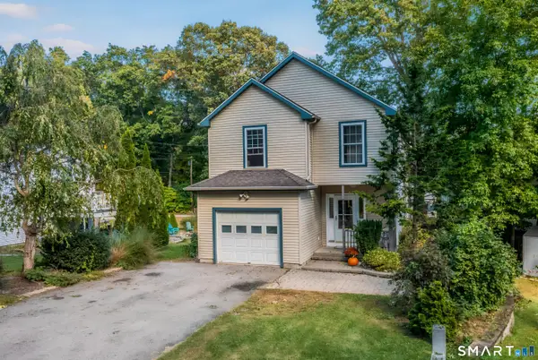 25 Oakwood Road, East Lyme, CT 06357