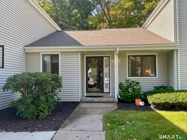 35 Nutmeg Road #B5, Middlebury, CT 06762
