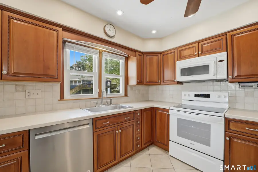 27 Homesteader Lane, West Haven, CT 06516 - #3