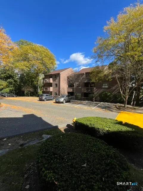 166 Old Brookfield Road #20B2, Danbury, CT 06811