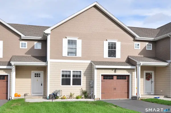 707 Old Village Circle, Windsor, CT 06095