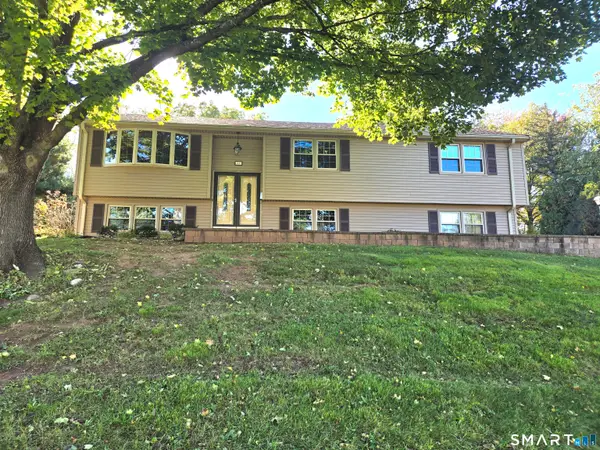 21 Downing Circle, Bloomfield, CT 06002