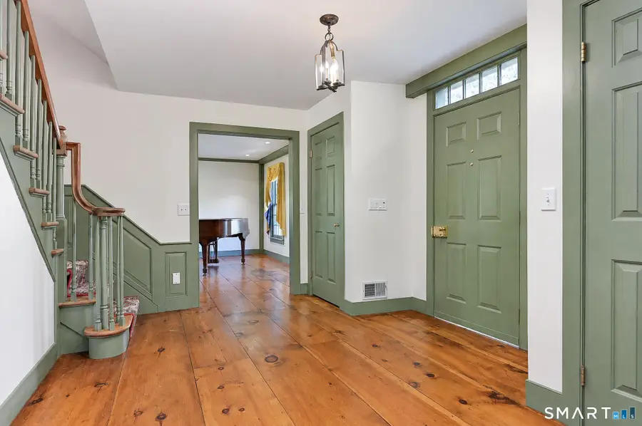 28 Maplecrest Drive, Danbury, CT 06811 - #3