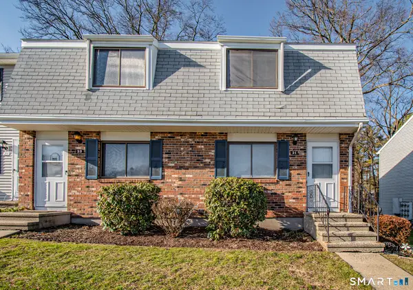 21 Heritage Woods #21, Wallingford, CT 06492