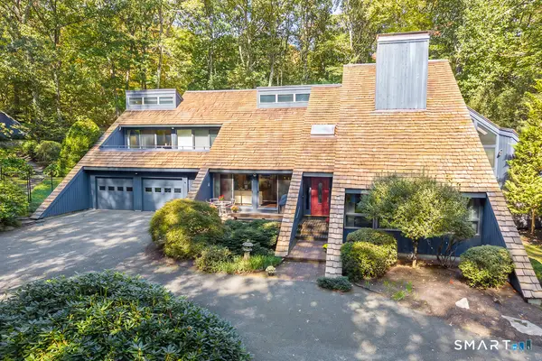 33 Rock Hill Road, Woodbridge, CT 06525