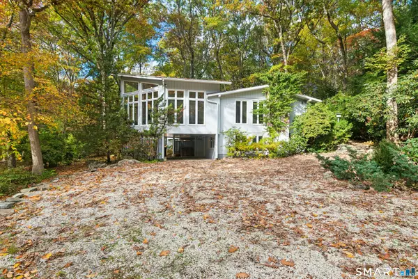 16 Big Oak Circle, Stamford, CT 06903