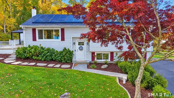 84 Lakeview Terrace, Newtown, CT 06482