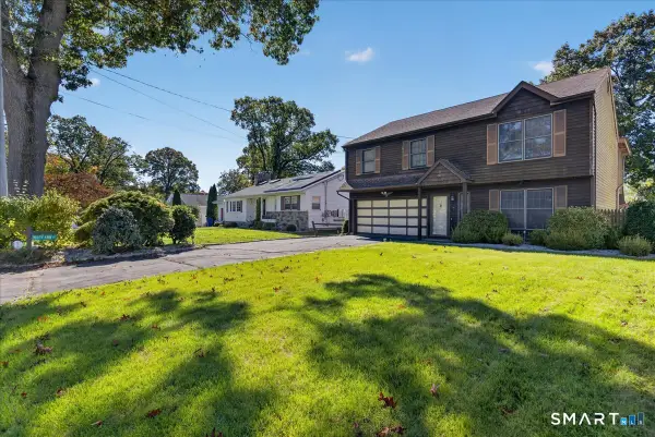 7 Oakledge Circle, Norwalk, CT 06854