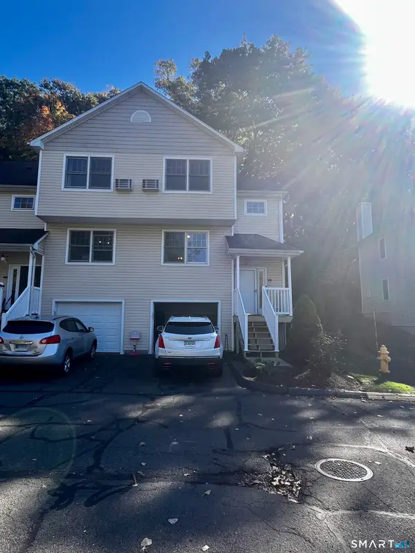38 Ash Circle #38, Trumbull, CT 06611