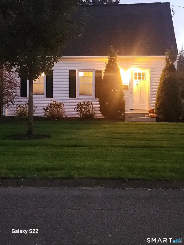 28 School Street, Windsor Locks, CT 06096
