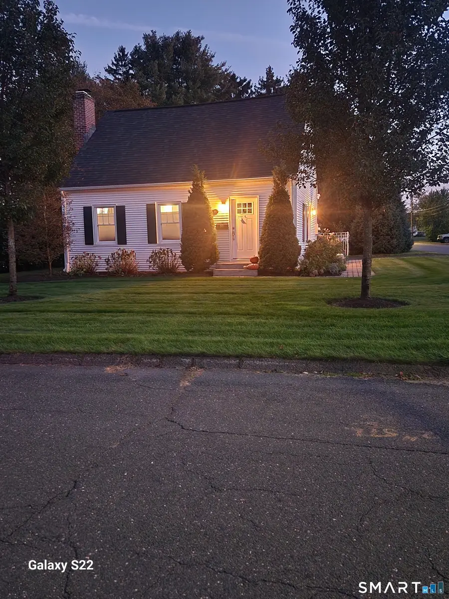 28 School Street, Windsor Locks, CT 06096 - #3