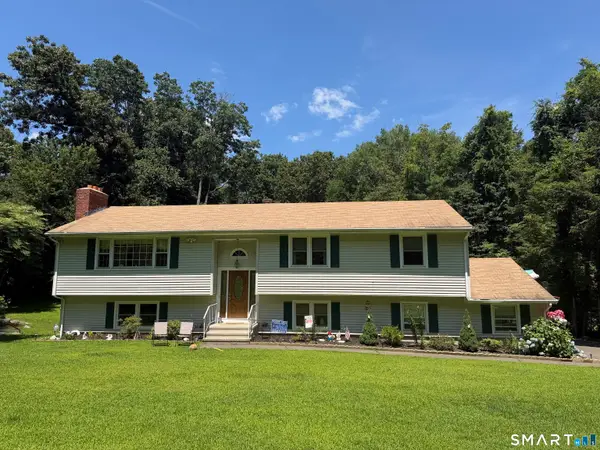 12 Briarwoods Terrace, Trumbull, CT 06611