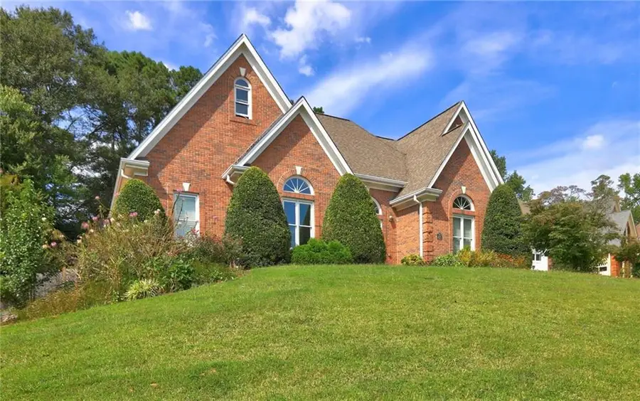 5088 Woodfall Drive Sw, Lilburn, GA 30047 - Image #2