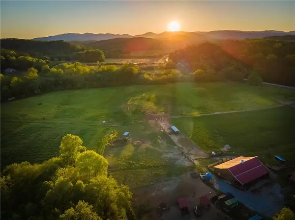 1304 Hwy 17, Sautee Nacoochee, GA 30571