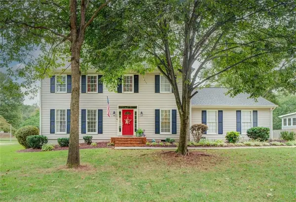 2442 Meadowglen Trail, Snellville, GA 30078