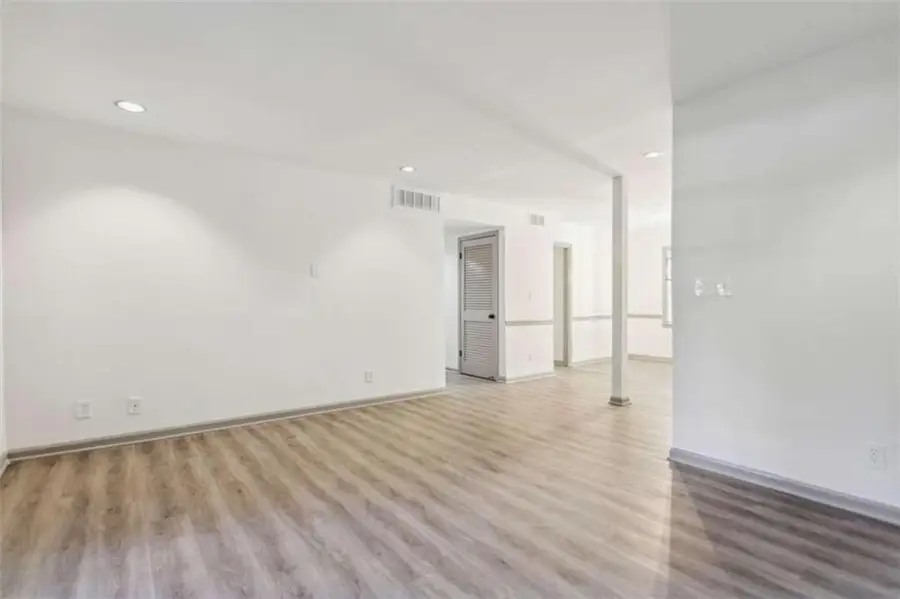 74 Montre Square, Atlanta, GA 30327 - Image #3