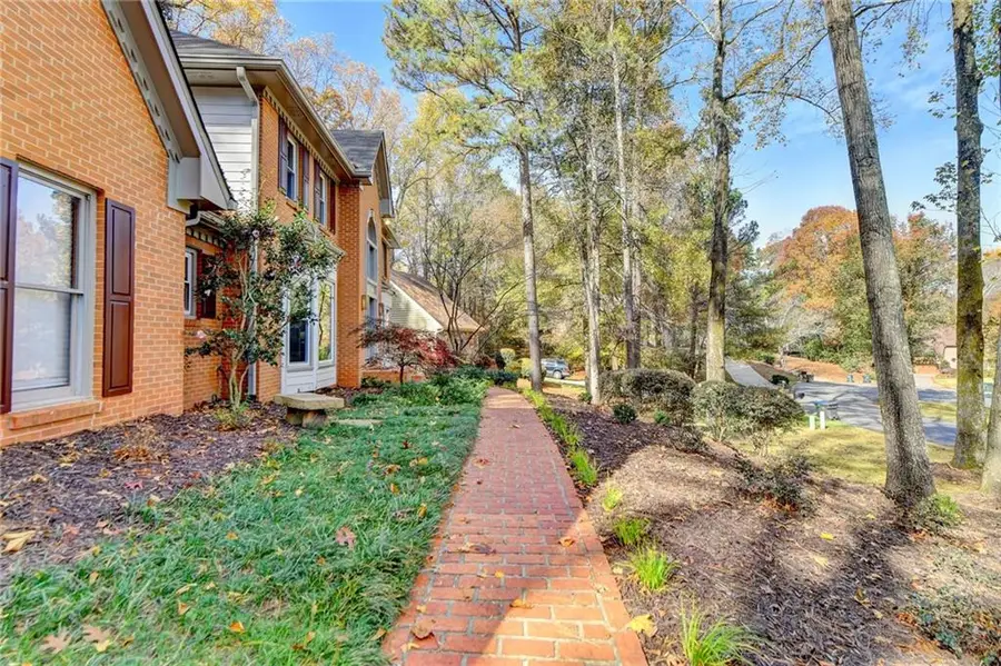 10600 Roxburgh Lane, Roswell, GA 30076 - Image #3