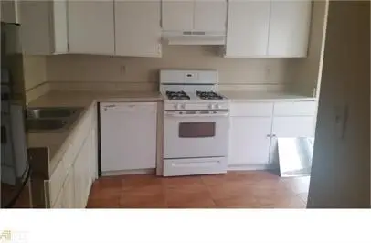 1060 Thornwoode Lane, Stone Mountain, GA 30083 - Image #2