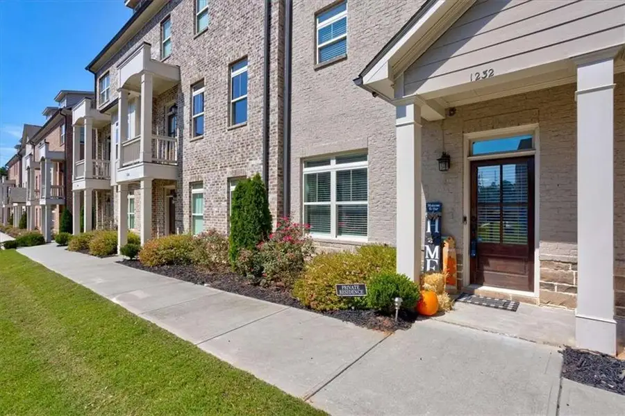 1232 Stone Castle Circle, Smyrna, GA 30080 - Image #2