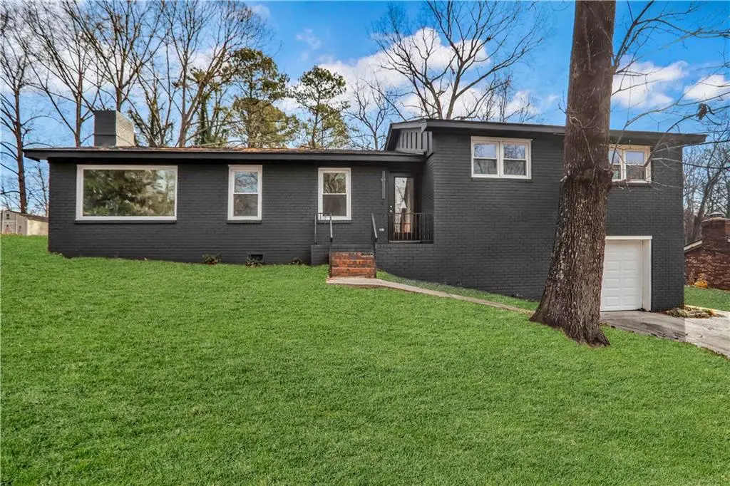 5752 Hillcrest Drive, Acworth, GA 30102 - Image #1