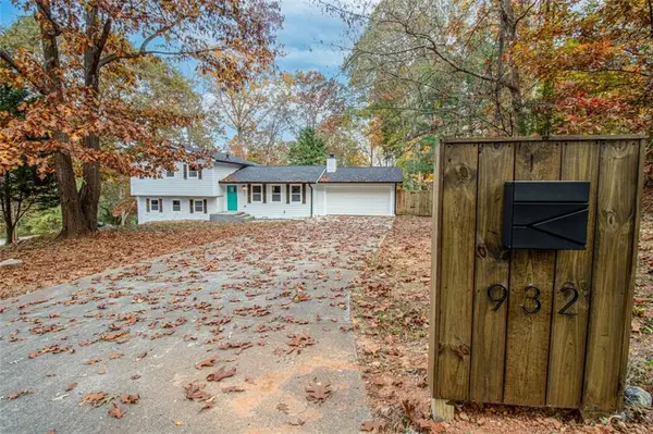 932 Medina Drive Sw, Lilburn, GA 30047